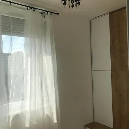 Apartment Pillango Parki Kis Lakas 15 Percre A Belvarostol
