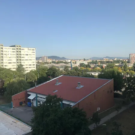 Pillango Parki Kis Lakas 15 Percre A Belvarostol *