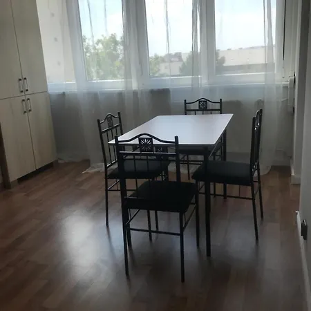 Pillango Parki Kis Lakas 15 Percre A Belvarostol * Boedapest