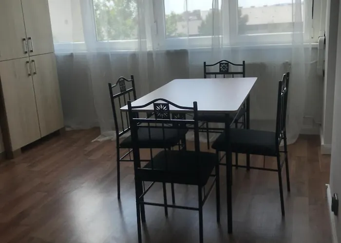 Pillango Parki Kis Lakas 15 Percre A Belvarostol Daire *